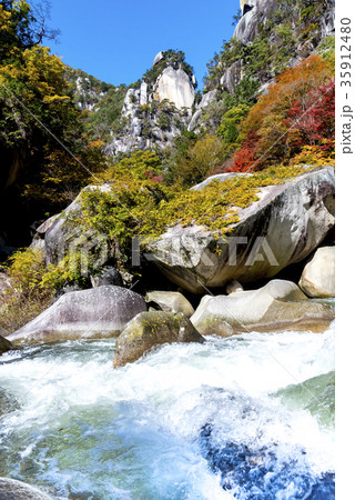 山梨県 昇仙峡 紅葉シーズン 山梨県 昇仙峡 紅葉シーズン 35912480