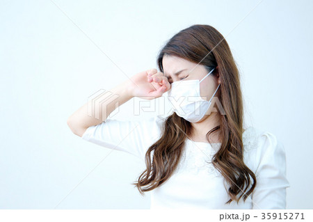 花粉症の女性 35915271