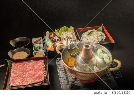 日本料理 しゃぶしゃぶ Shabu-shabu hot pot Japanese beef 日本料理 しゃぶしゃぶ Shabu-shabu hot pot Japanese beef 35915830