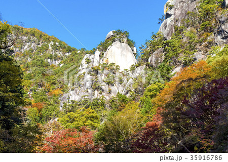 山梨県　昇仙峡　紅葉シーズン 35916786
