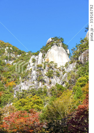 山梨県　昇仙峡　紅葉シーズン 35916792