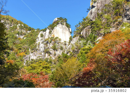山梨県 昇仙峡 紅葉シーズン 山梨県 昇仙峡 紅葉シーズン 35916802