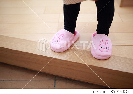 スリッパ (玄関 住居 住宅 一軒家 一戸建て フローリング マイホーム マンション 分譲 賃貸) スリッパ (玄関 住居 住宅 一軒家 一戸建て フローリング マイホーム マンション 分譲 賃貸) 35916832