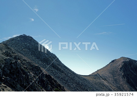 10月の乗鞍、剣ヶ峰登山(撮影地:乗鞍、剣ヶ峰登山道) 10月の乗鞍、剣ヶ峰登山(撮影地:乗鞍、剣ヶ峰登山道) 35921574