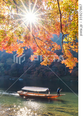 Beautiful nature view of Arashiyama in Kyoto Beautiful nature view of Arashiyama in Kyoto 35927867