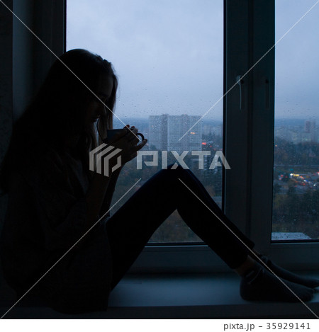 Silhouette of a young beautiful girl 35929141