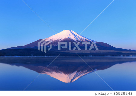 山梨_朝焼けの富士山 山梨_朝焼けの富士山 35929243