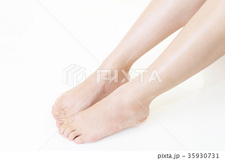 美しい女性の脚 35930731