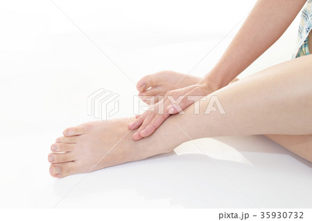 美しい女性の脚 35930732