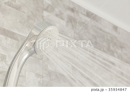 新築のバスルーム　シャワー 35934847