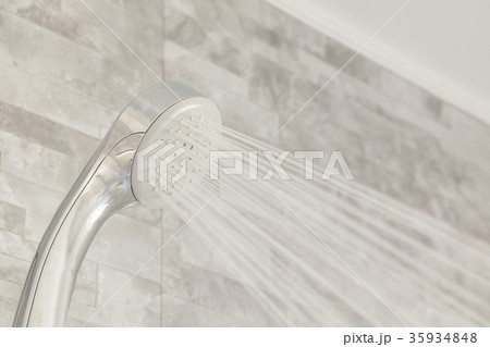 新築のバスルーム　シャワー 35934848