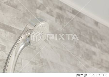 新築のバスルーム　シャワー 35934849