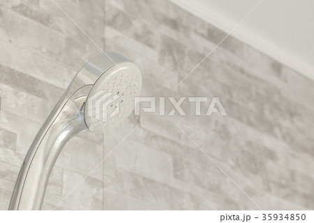 新築のバスルーム　シャワー 35934850