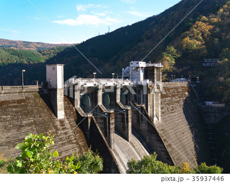 静岡県大井川の井川ダム 35937446