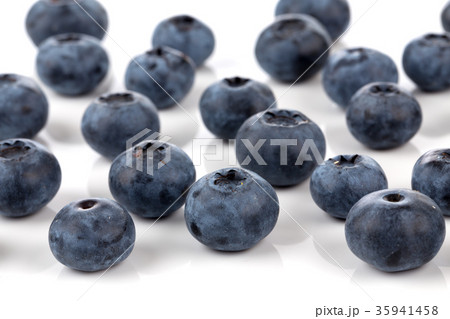 blueberries isolated close up 35941458