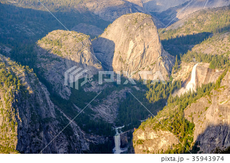 Yosemite National Park Valley  35943974