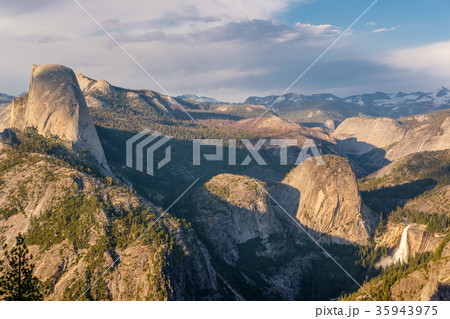 Yosemite National Park Valley  35943975
