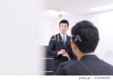 会社説明会、セミナー、新卒、フレッシャーズ、大学生 35944095