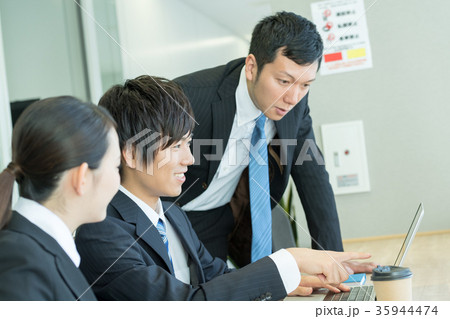 会社説明会、就活生、大学生、新卒、フレッシャーズ 会社説明会、就活生、大学生、新卒、フレッシャーズ 35944474