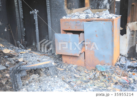 Christmas lights house fire. 35955214