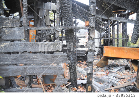 Christmas lights house fire. 35955215