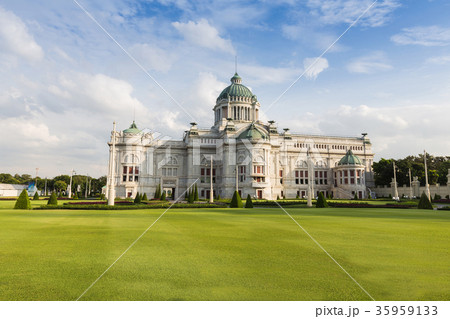 Thai White House public tourist destination 35959133
