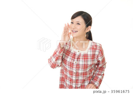 声援を送る女性 35961675