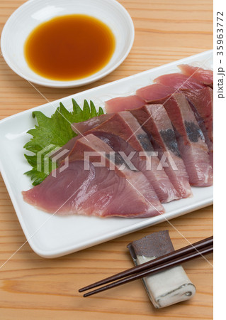 ブリの刺身 35963772