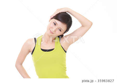 ストレッチをする女性 35963827