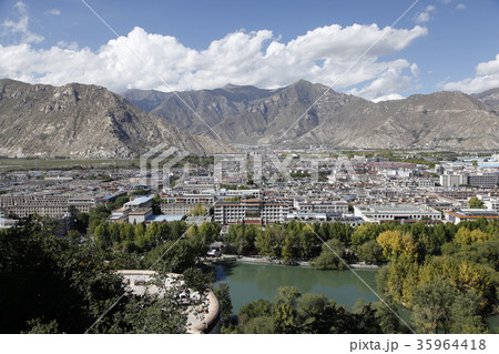 ポタラ宮殿から見たラサ市内。2016/9/18 35964418