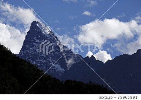 チベット高原の雪山。2016/9/19 35965891