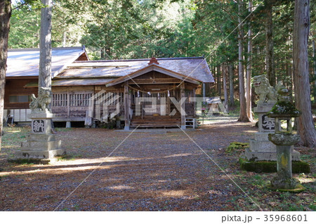 信州　木曽の神社　熊野神社　拝殿　江戸末期建立の本殿は立川流の建築　町文化財指定 35968601