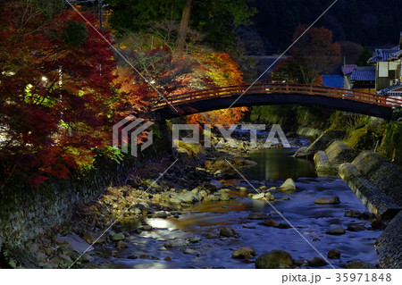 紅葉の室生寺(奈良県宇陀市) 紅葉の室生寺(奈良県宇陀市) 35971848