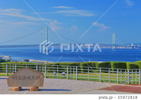 晴天の明石海峡大橋 35972818