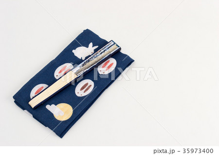 手ぬぐいと扇子 35973400