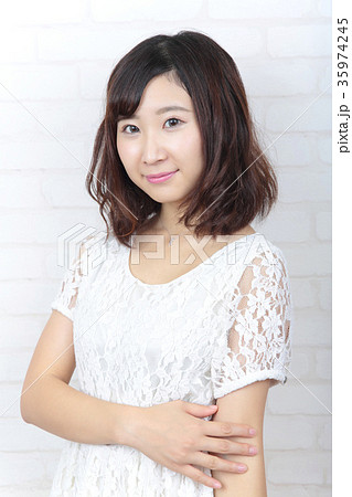 若い女性 ヘアスタイル 若い女性 ヘアスタイル 35974245
