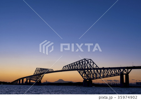 東京ゲートブリッジ　富士山　夕景 35974902
