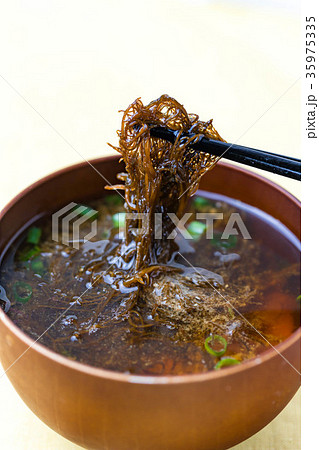 天然モズクの味噌汁 35975335