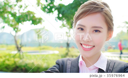 business woman selfie business woman selfie 35976964