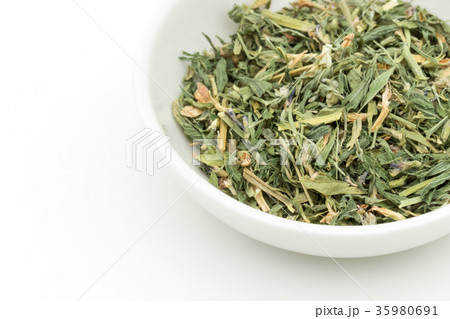 お茶用アルファルファ: Alfalfa leaves 35980691