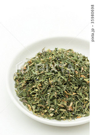 お茶用アルファルファ: Alfalfa leaves 35980698