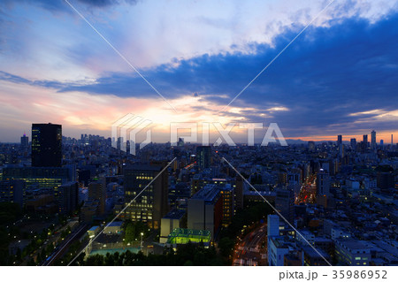 新宿副都心の夕焼け 35986952