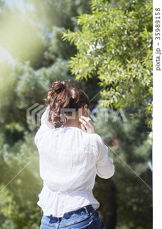 公園 後姿 縛り 35989158