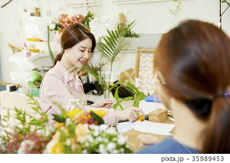 花屋 女性 女 35989453