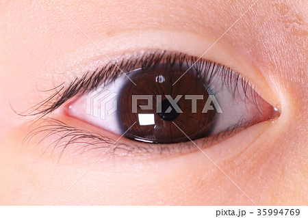 瞳のアップ 瞳のアップ 35994769