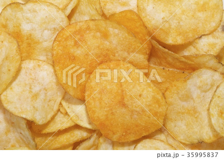 ポテトチップス（辛味） 35995837