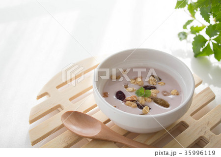 アサイーヨーグルトとグリーン 35996119