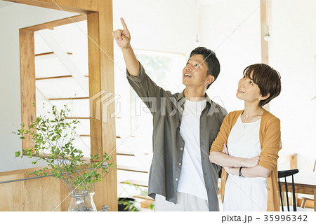 夫婦　住宅　モデルハウス　見学 35996342