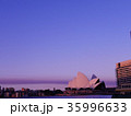 夕焼け色に染まるオペラハウス 35996633