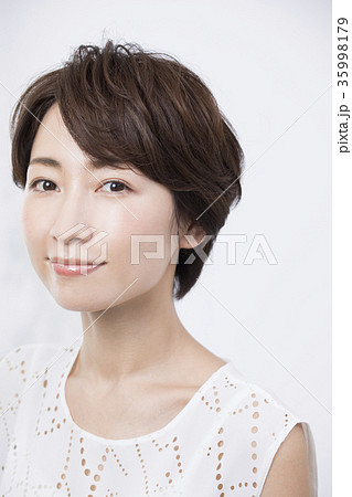 ビューティーイメージ 30代女性 ビューティーイメージ 30代女性 35998179